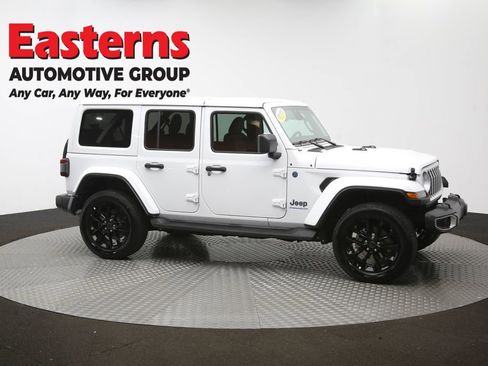 Used 2025 Jeep Wrangler Unlimited Sahara AWD/4WD image 47