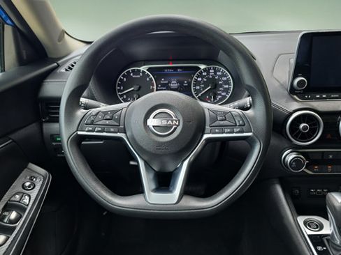 Used 2025 Nissan Sentra SV FWD image 11