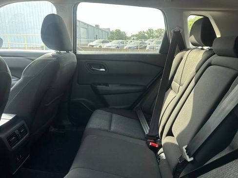 Used 2025 Nissan Rogue SV AWD/4WD image 18
