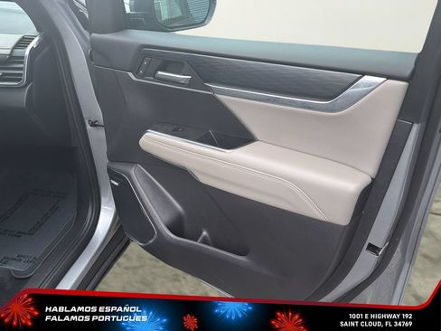 Certified 2026 GMC Acadia Elevation w/ Elevation Premium Package FWD image 32
