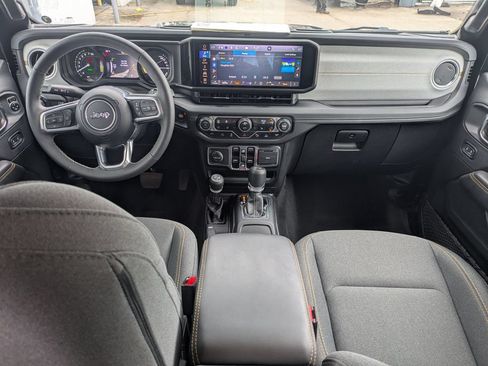 Used 2025 Jeep Wrangler Unlimited Sahara w/ Safety Group AWD/4WD image 16
