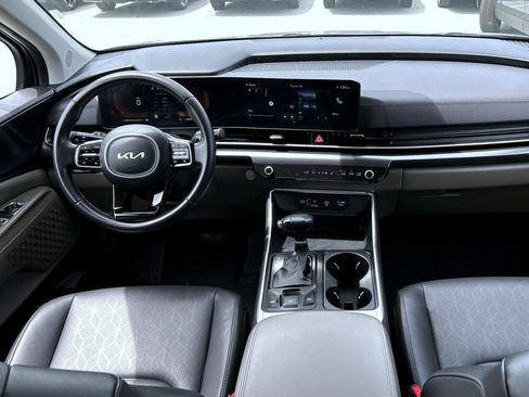 Used 2025 Kia Carnival FWD image 13