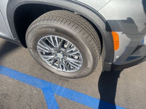 Used 2026 Chevrolet Traverse LT w/ Enhanced Driving Package FWD image 8