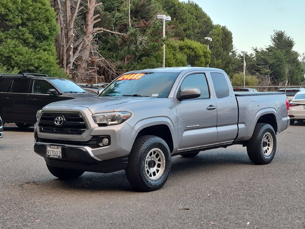 Used 2016 Toyota Tacoma SR5 w/ Towing Package AWD/4WD image 2