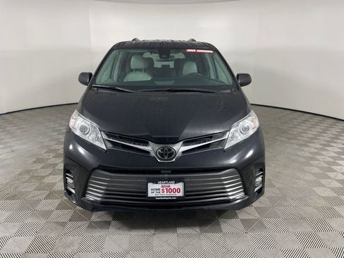 Used 2018 Toyota Sienna XLE image 24