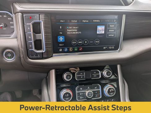 Used 2021 GMC Yukon XL Denali w/ Denali Premium Package image 23