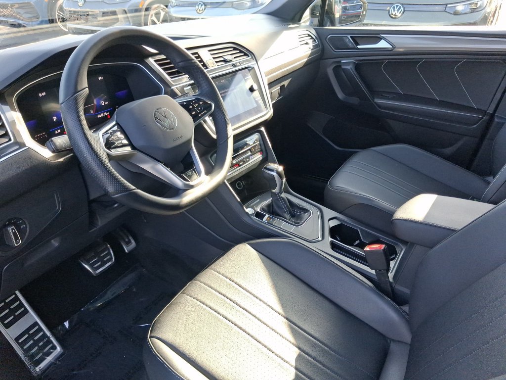 Certified 2023 Volkswagen Tiguan SE R-Line FWD image 19