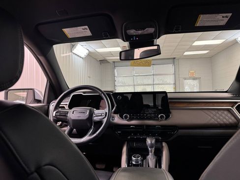 Used 2024 GMC Canyon Denali image 22