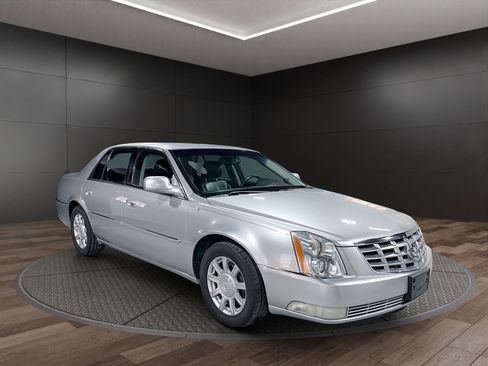 Used 2008 Cadillac DTS image 2