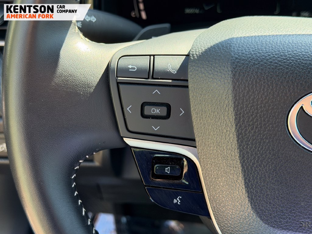 Used 2025 Toyota Camry SE FWD image 16