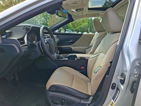 Used 2021 Lexus ES 300h w/ Premium Package FWD image 13