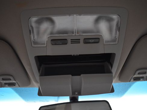 Used 2016 Toyota Avalon Limited image 39