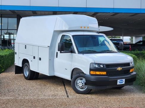 New 2025 Chevrolet Express 3500 w/ Power Convenience Package RWD image 4