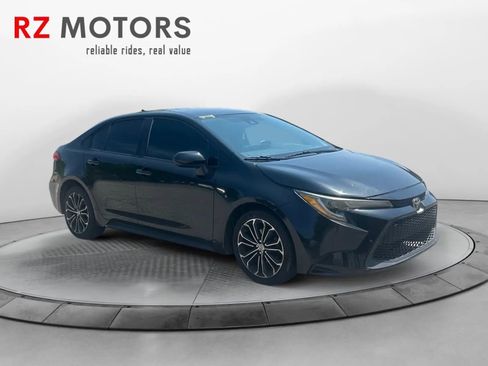 Used 2021 Toyota Corolla LE FWD image 2