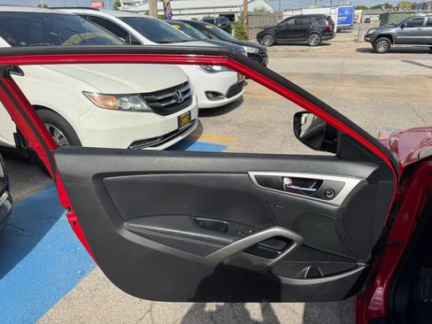 Used 2016 Hyundai Veloster w/ Option Group 02 FWD image 7