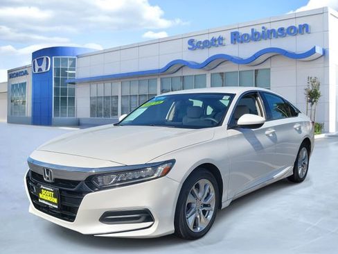 Used 2018 Honda Accord LX image 2