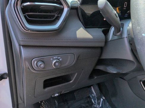 Used 2025 Chevrolet TrailBlazer LT w/ Driver Confidence Package FWD image 17