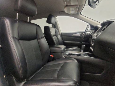 Used 2019 Nissan Pathfinder SL image 21