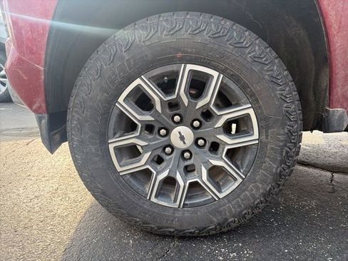 Used 2024 Chevrolet Colorado Z71 w/ Z71 Convenience Package 2 image 9