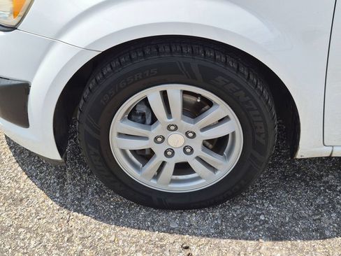 Used 2014 Chevrolet Sonic LT FWD image 11