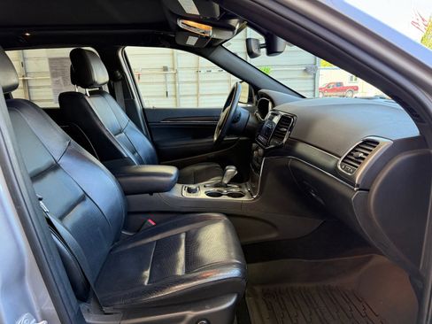 Used 2019 Jeep Grand Cherokee Limited w/ Luxury Group II AWD/4WD image 10