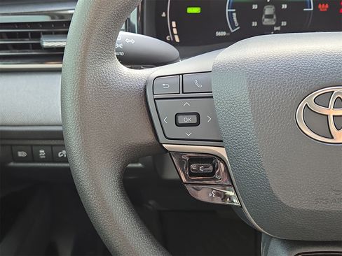 Used 2025 Toyota Camry LE image 21