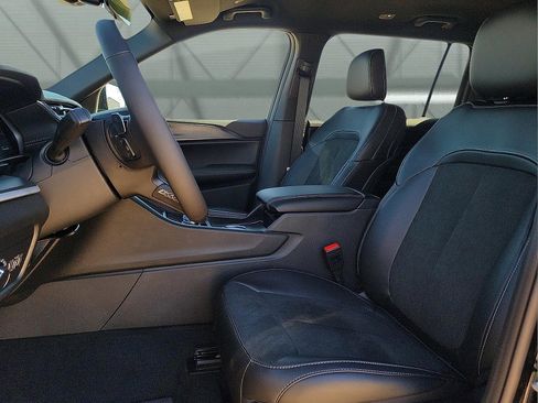 New 2025 Jeep Grand Cherokee L Laredo image 11