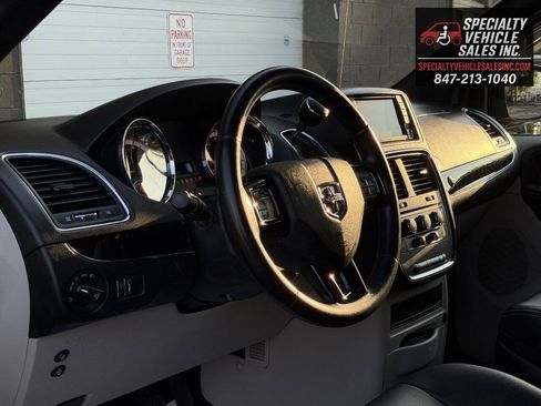 Used 2018 Dodge Grand Caravan SXT FWD image 34