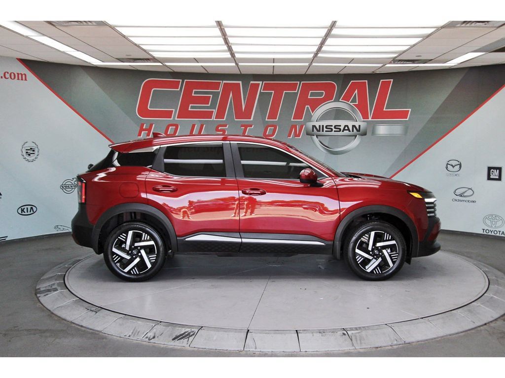 Used 2025 Nissan Kicks SV FWD image 5