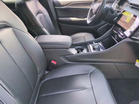New 2026 Jeep Grand Cherokee Limited AWD/4WD image 19