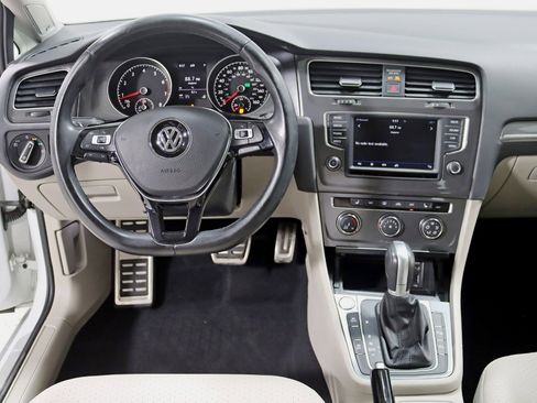Used 2017 Volkswagen Golf Alltrack SE image 13