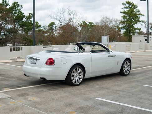Used 2017 Rolls-Royce Dawn RWD image 26