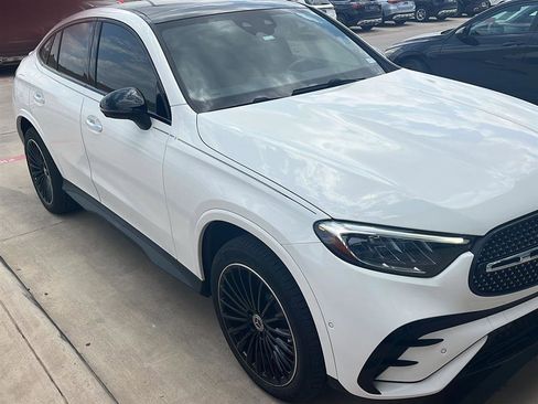 Used 2025 Mercedes-Benz GLC 300 4MATIC image 3