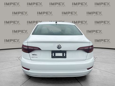 Used 2019 Volkswagen Jetta SE w/ Cold Weather Package FWD image 4