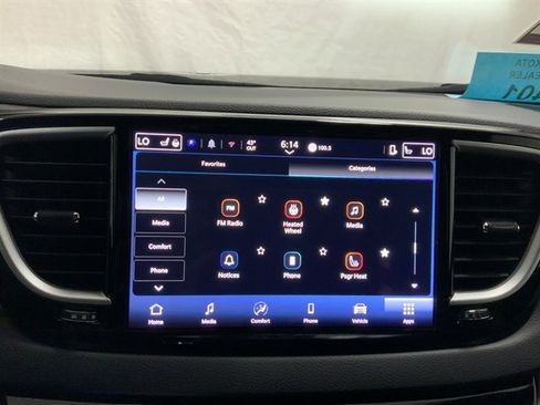 Used 2025 Chrysler Pacifica Select FWD image 38