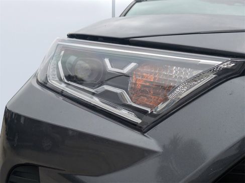 Used 2020 Toyota RAV4 XLE image 9