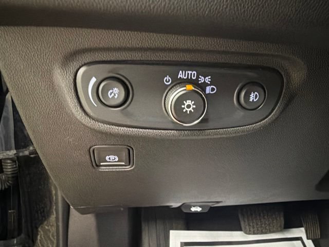 Used 2024 GMC Terrain SLT AWD/4WD image 17