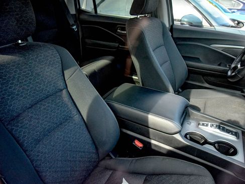 Used 2024 Honda Ridgeline Sport image 10