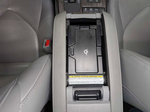 Used 2021 Toyota Highlander Platinum image 22