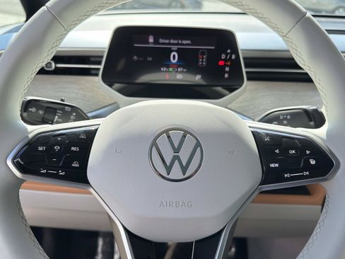 Certified 2025 Volkswagen ID. Buzz Pro S Plus AWD/4WD image 18