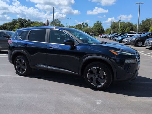 Used 2024 Nissan Rogue SV FWD image 2