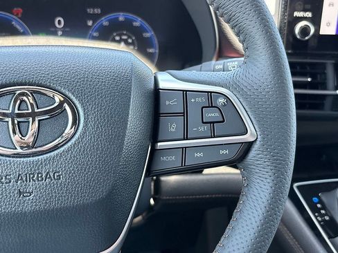 Used 2026 Toyota Sienna Limited FWD image 21