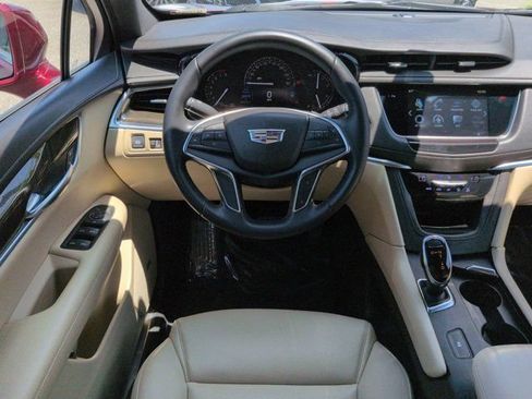 Used 2018 Cadillac XT5 FWD image 16