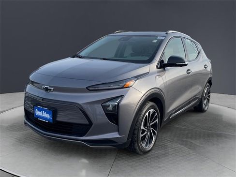 Used 2023 Chevrolet Bolt EUV Premier w/ Sun & Sound Package image 7