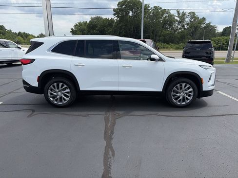 Used 2025 Buick Enclave Preferred FWD image 2