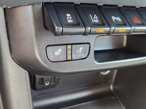 Used 2022 Chevrolet Colorado Z71 w/ Safety Package AWD/4WD image 21