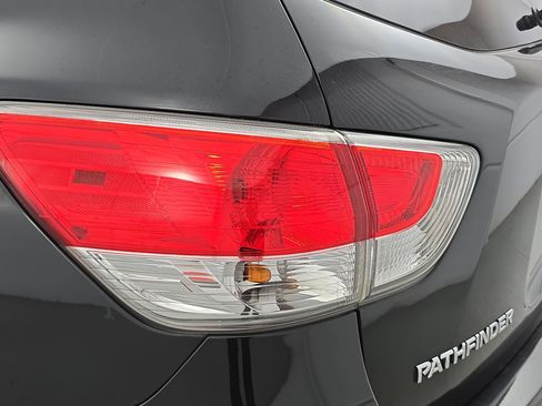 Used 2014 Nissan Pathfinder SV FWD image 33