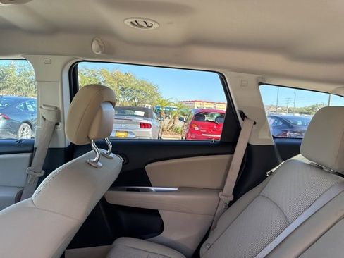 Used 2016 Dodge Journey SE w/ Flexible Seating Group image 21