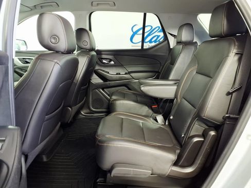 Used 2021 Chevrolet Traverse LT FWD image 8