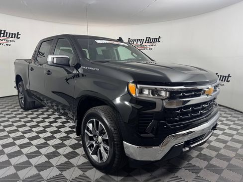 Used 2024 Chevrolet Silverado 1500 LT AWD/4WD image 5